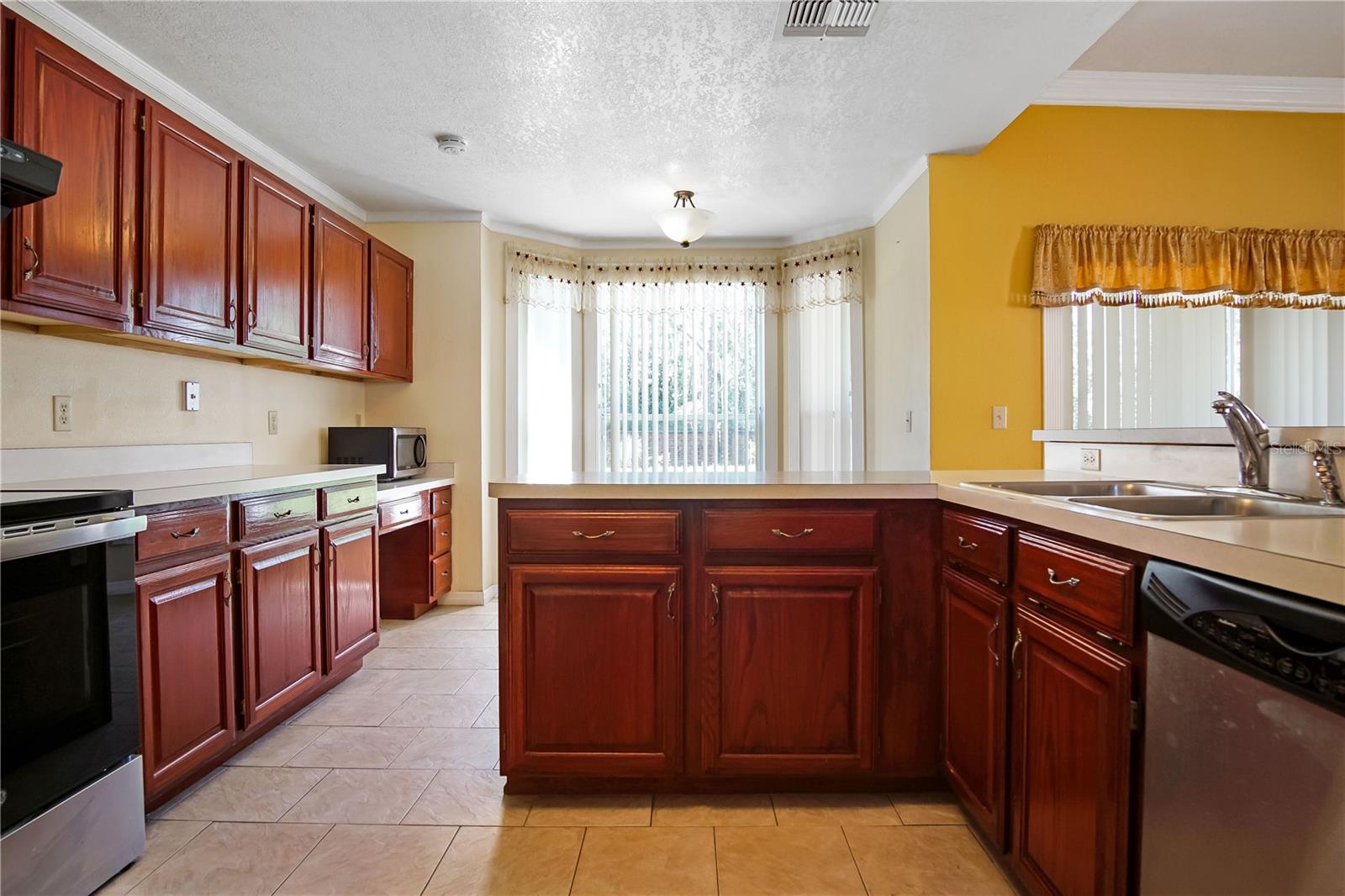 Image 11 of 38 For 458 Lytton Circle