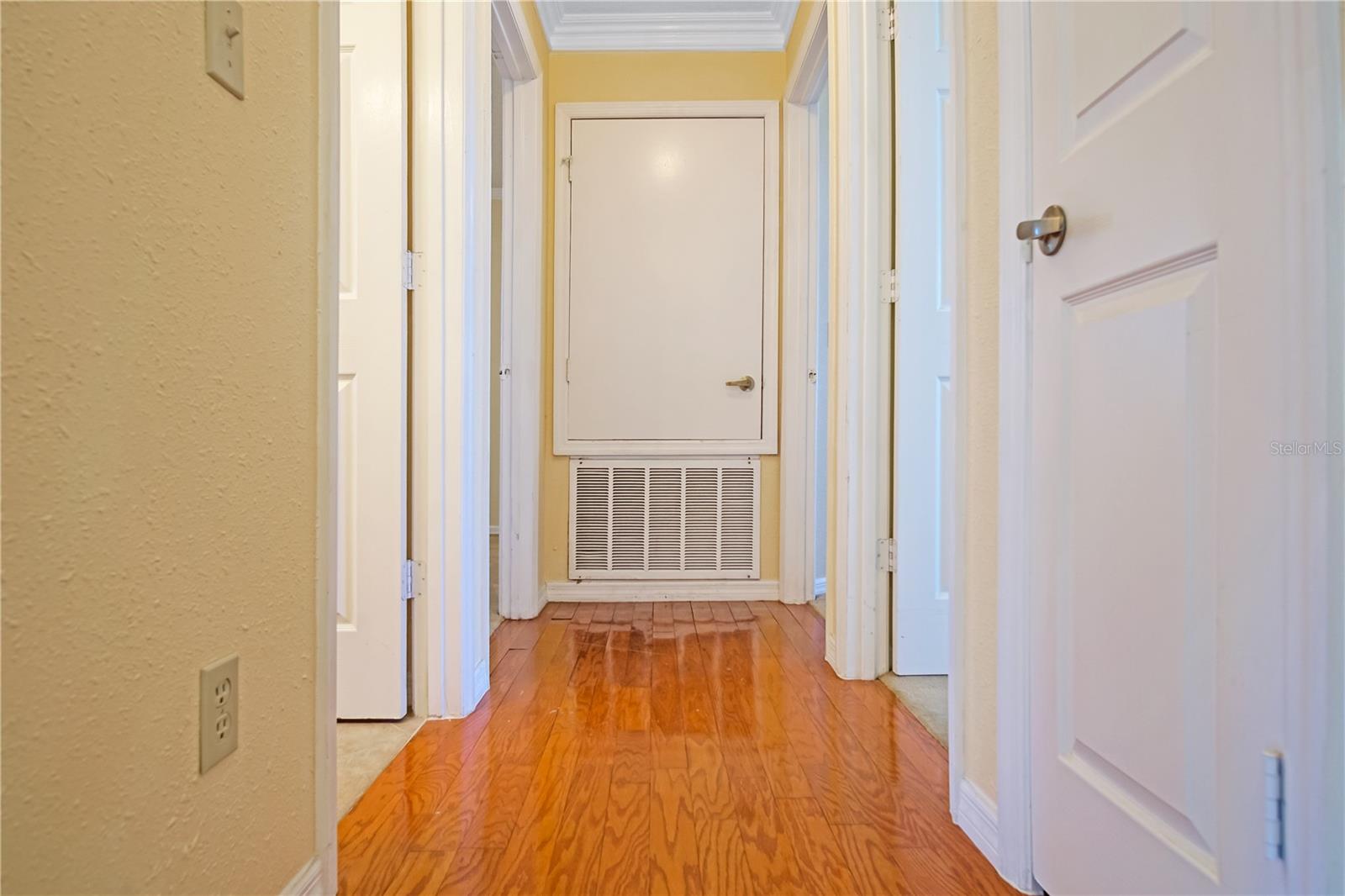 Image 26 of 38 For 458 Lytton Circle