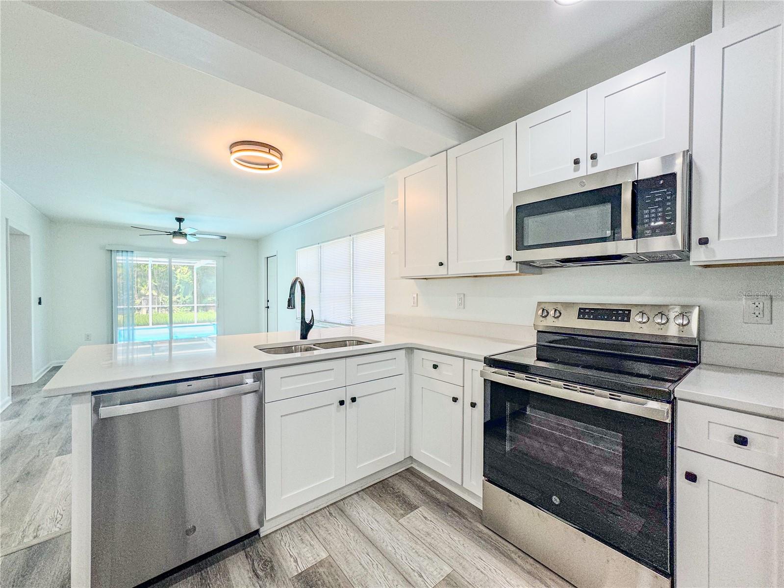 Image 4 of 19 For 938 Glenwood Avenue