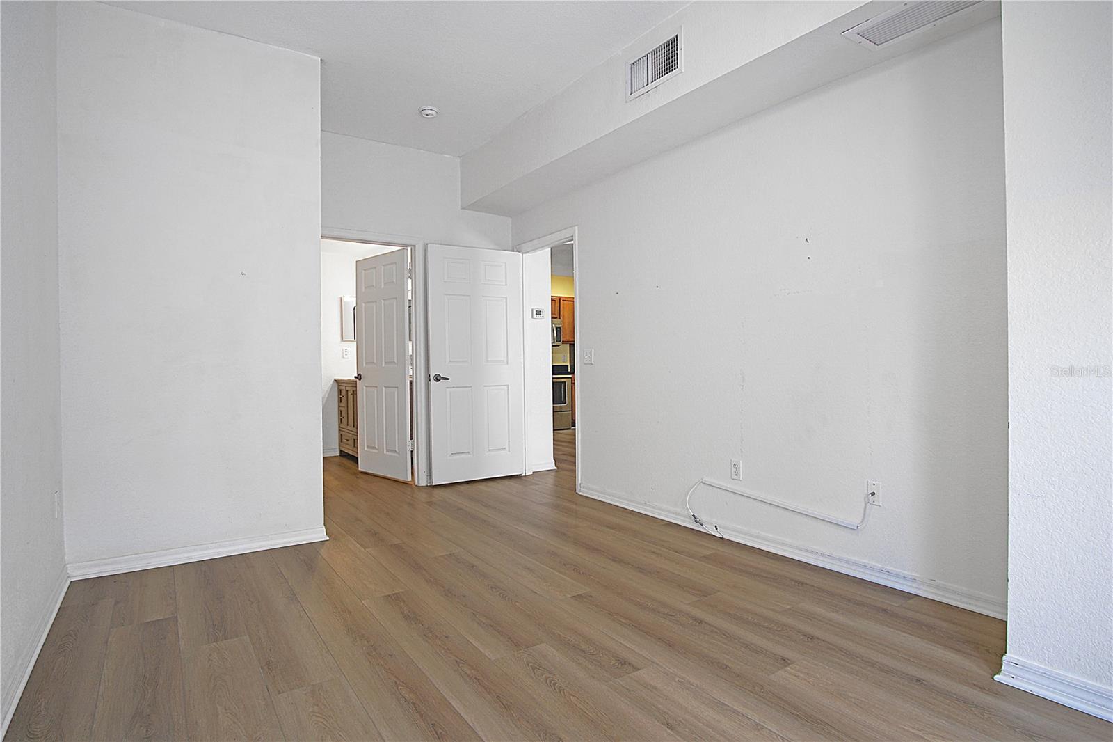 Image 10 of 32 For 4562 Yellowgold Road E 104