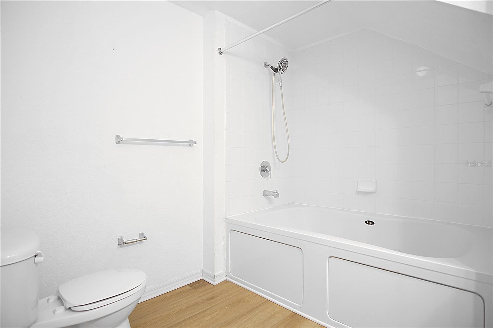 Image 12 of 32 For 4562 Yellowgold Road E 104