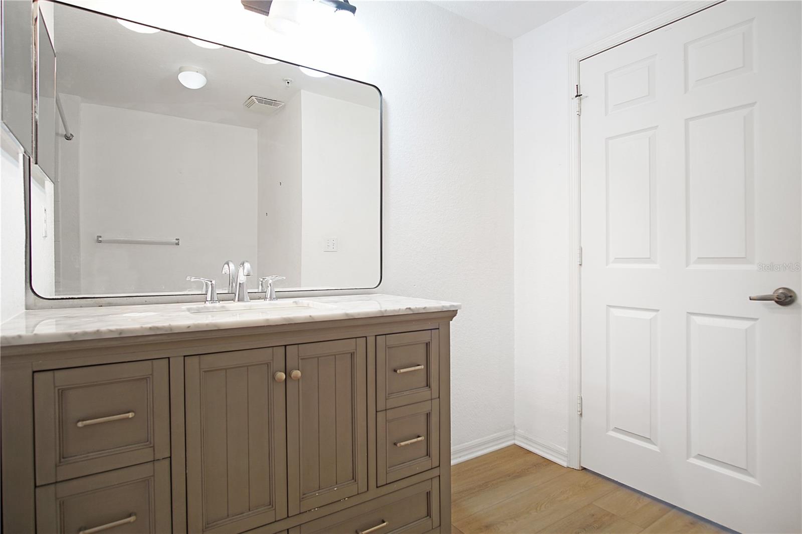 Image 13 of 32 For 4562 Yellowgold Road E 104