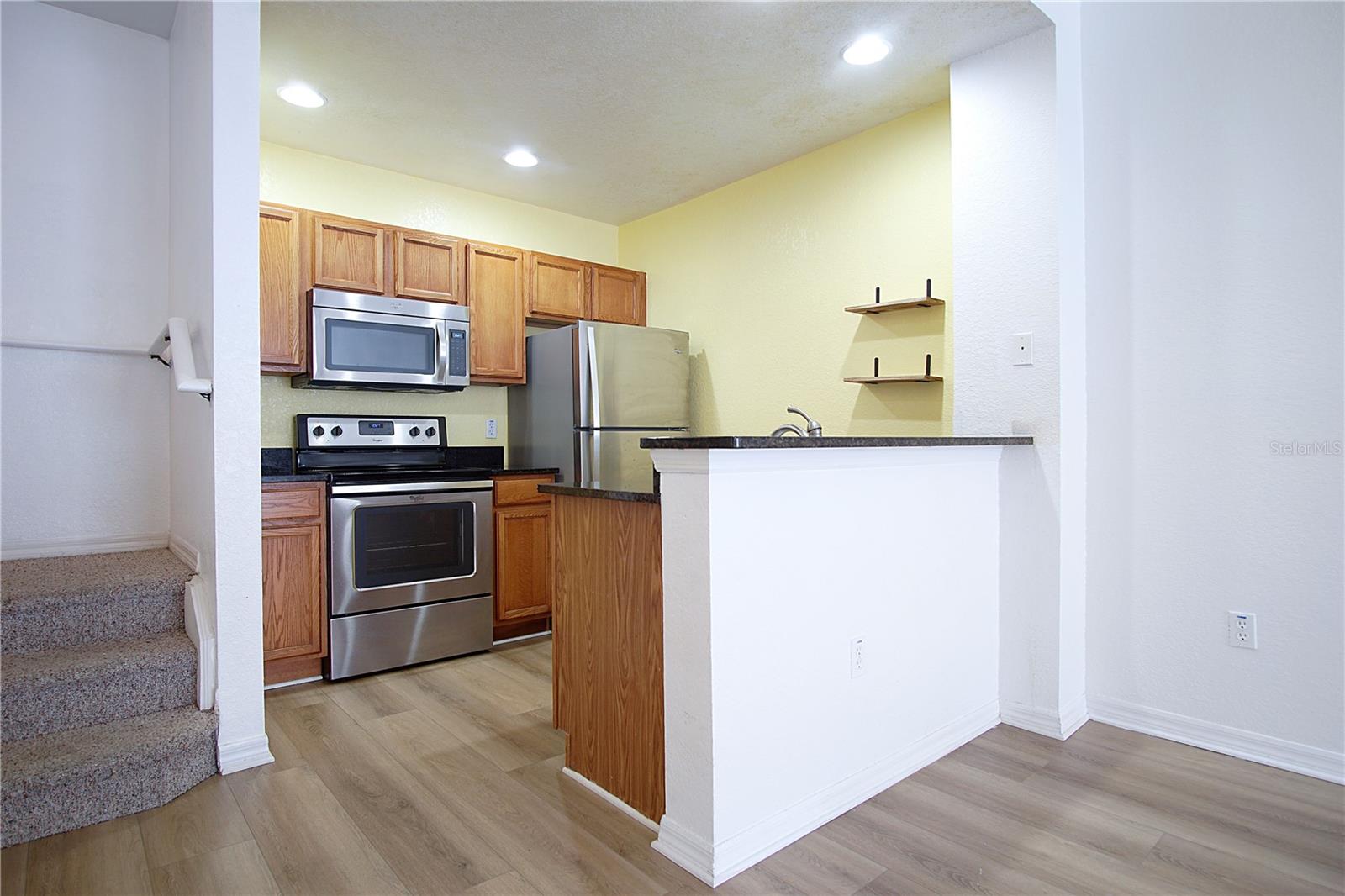 Image 4 of 32 For 4562 Yellowgold Road E 104