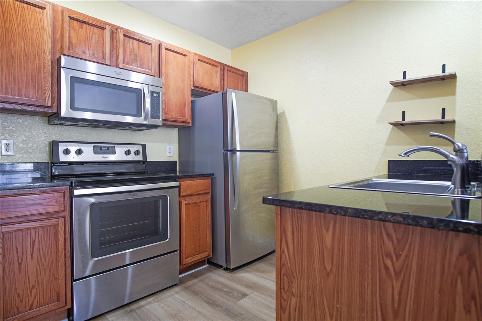 Image 5 of 32 For 4562 Yellowgold Road E 104
