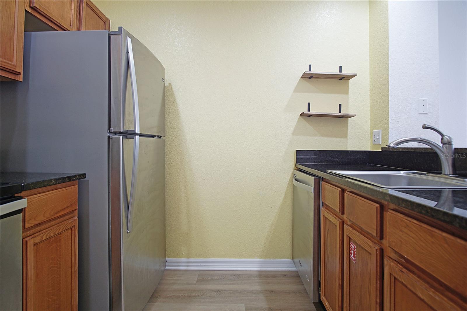 Image 6 of 32 For 4562 Yellowgold Road E 104
