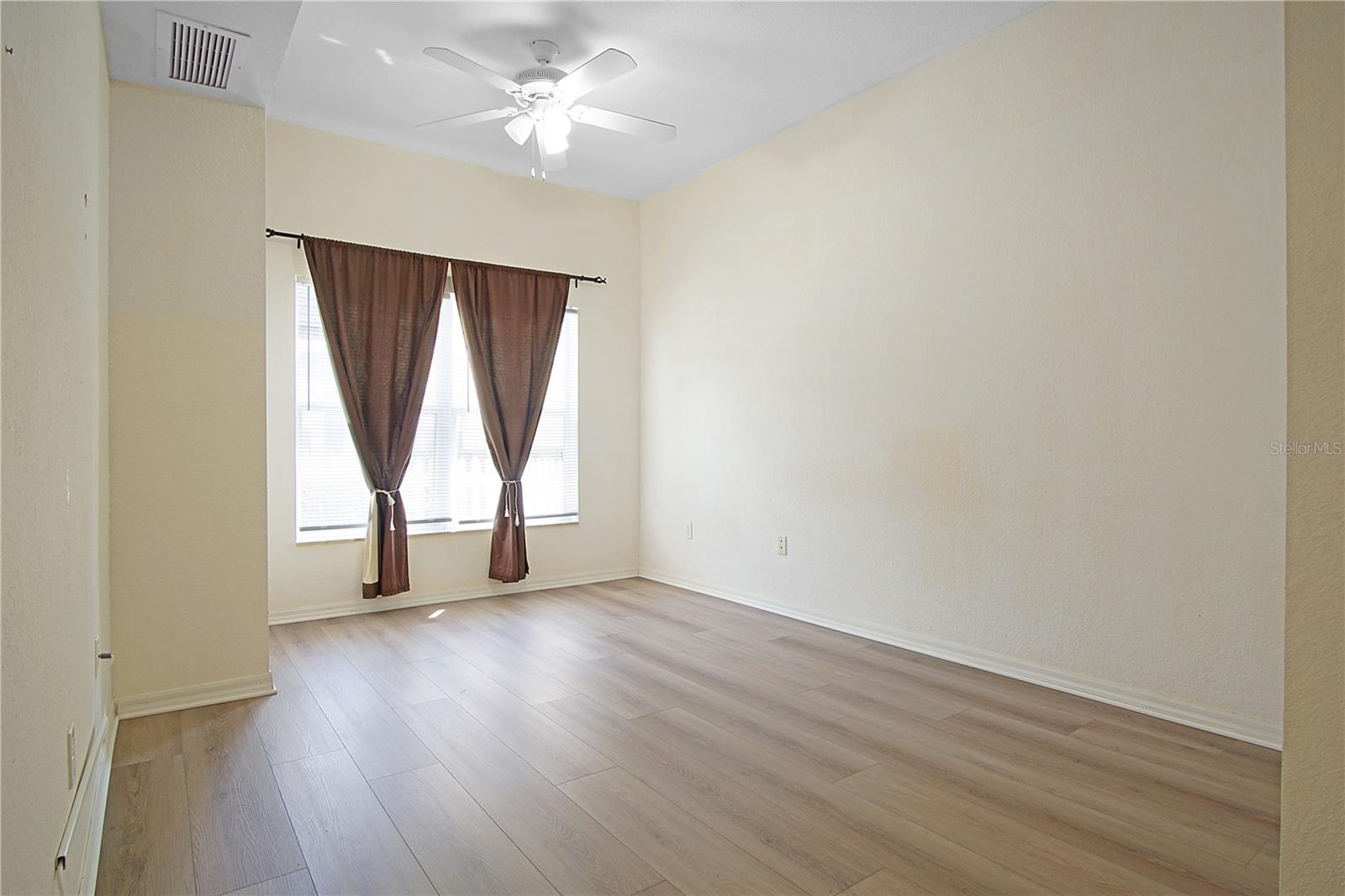 Image 9 of 32 For 4562 Yellowgold Road E 104