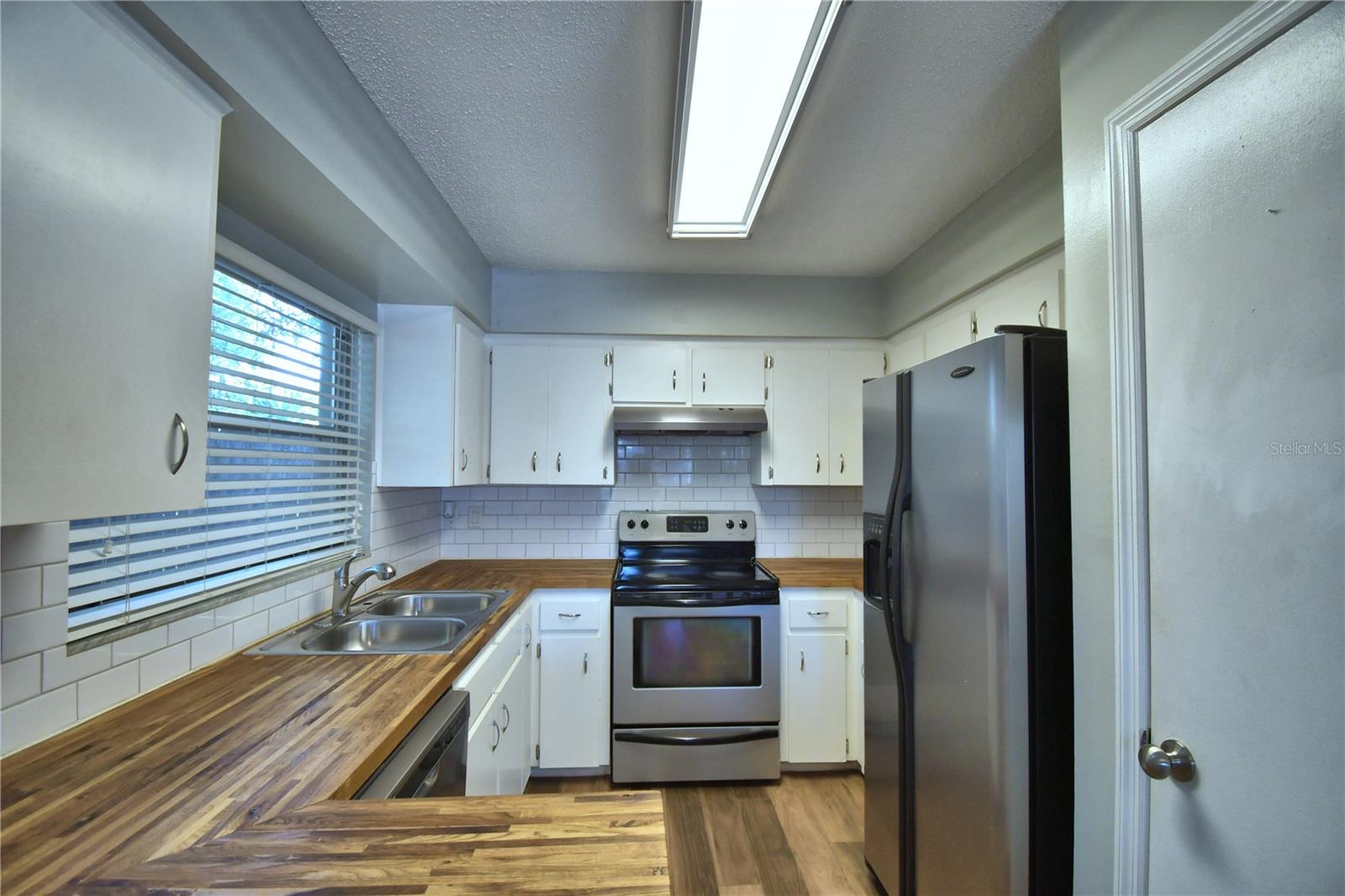 Image 10 of 36 For 658 Lake Dexter Circle