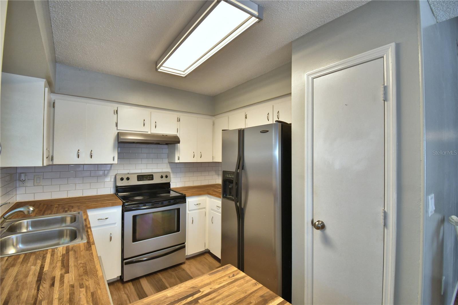 Image 11 of 36 For 658 Lake Dexter Circle