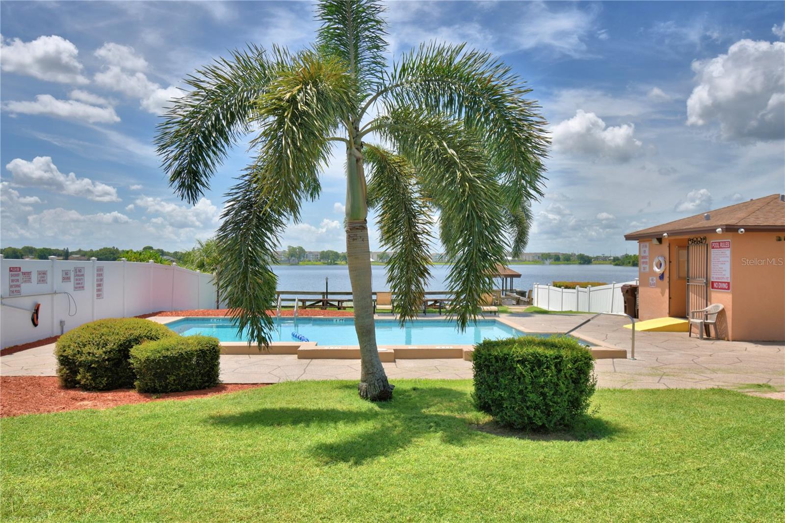 Image 35 of 36 For 658 Lake Dexter Circle