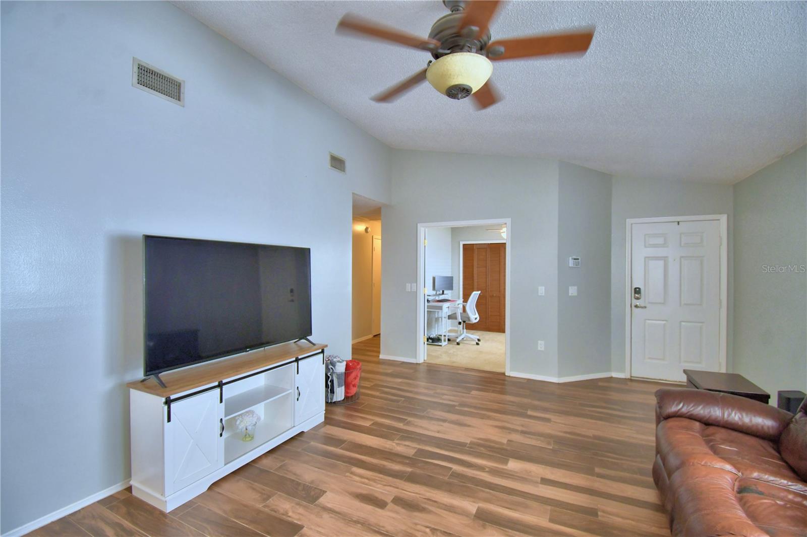 Image 4 of 36 For 658 Lake Dexter Circle