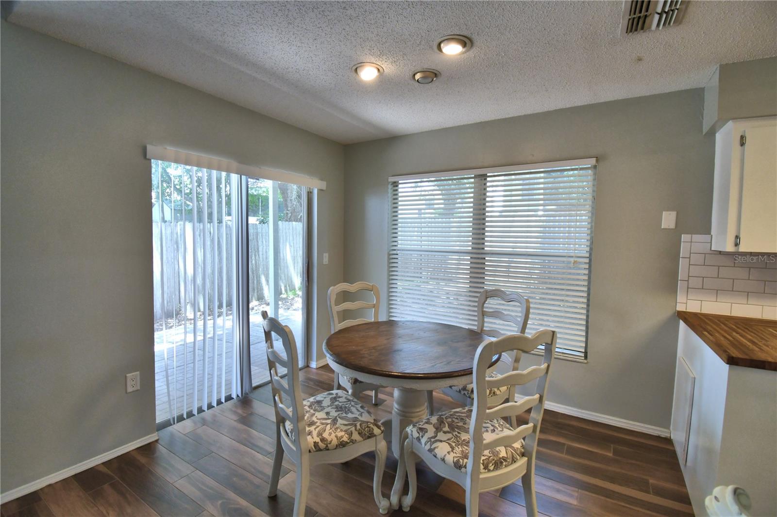 Image 6 of 36 For 658 Lake Dexter Circle