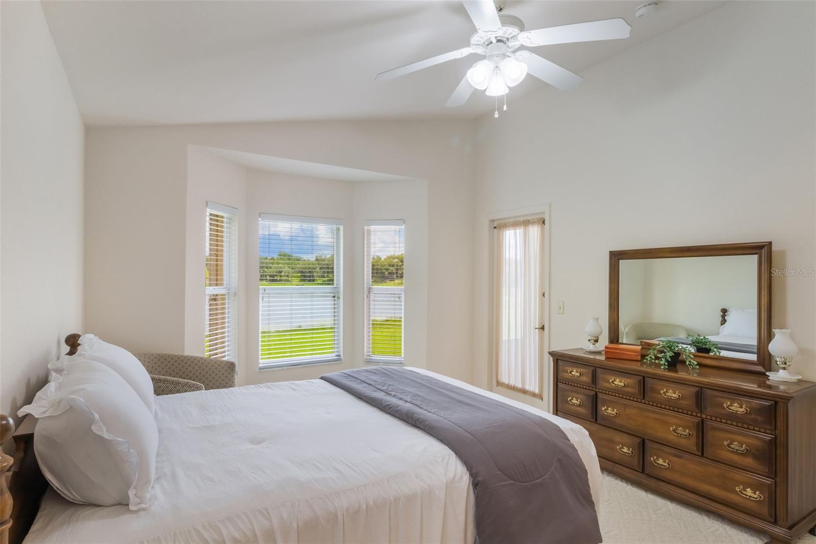 Image 15 of 39 For 464 Lake Suzanne Drive