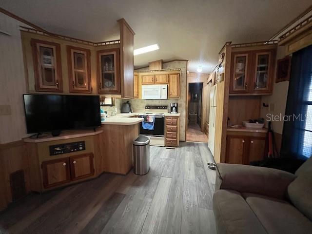 Image 3 of 12 For 70 Fairview Drive S