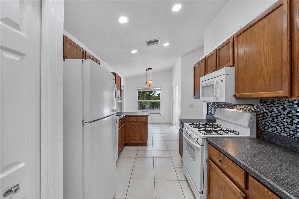 Image 10 of 44 For 452 Lake Suzanne Drive