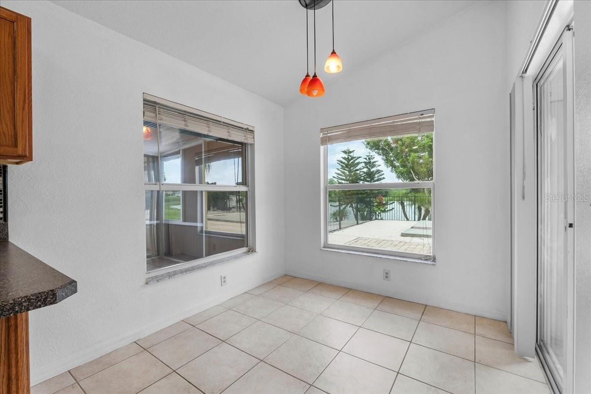 Image 14 of 44 For 452 Lake Suzanne Drive