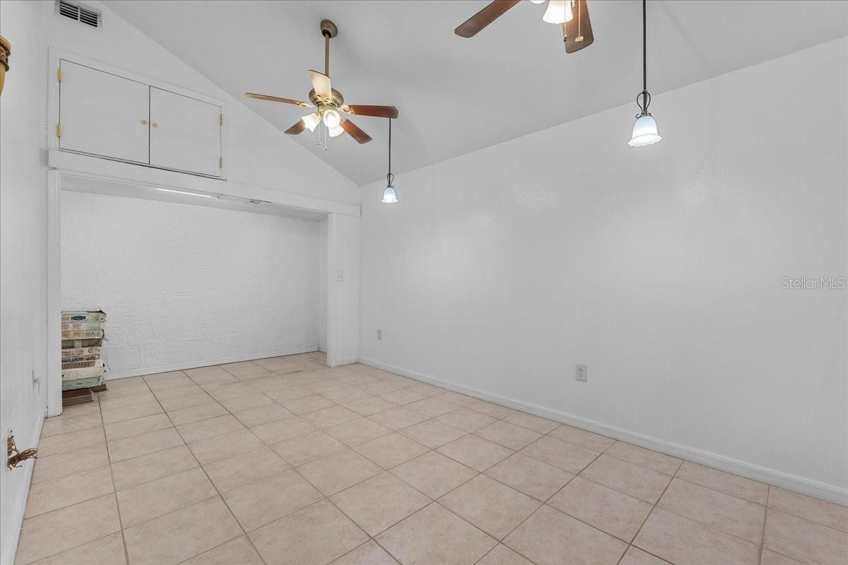Image 16 of 44 For 452 Lake Suzanne Drive