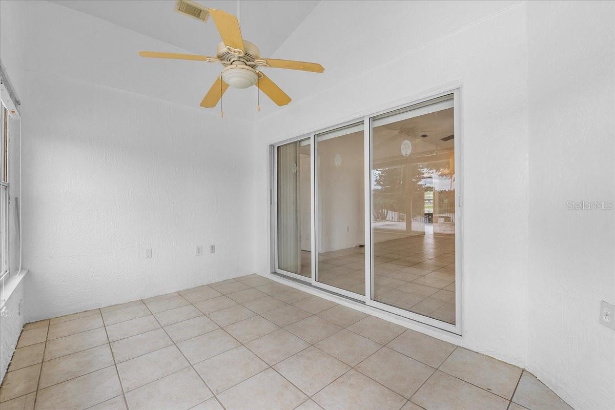Image 18 of 44 For 452 Lake Suzanne Drive