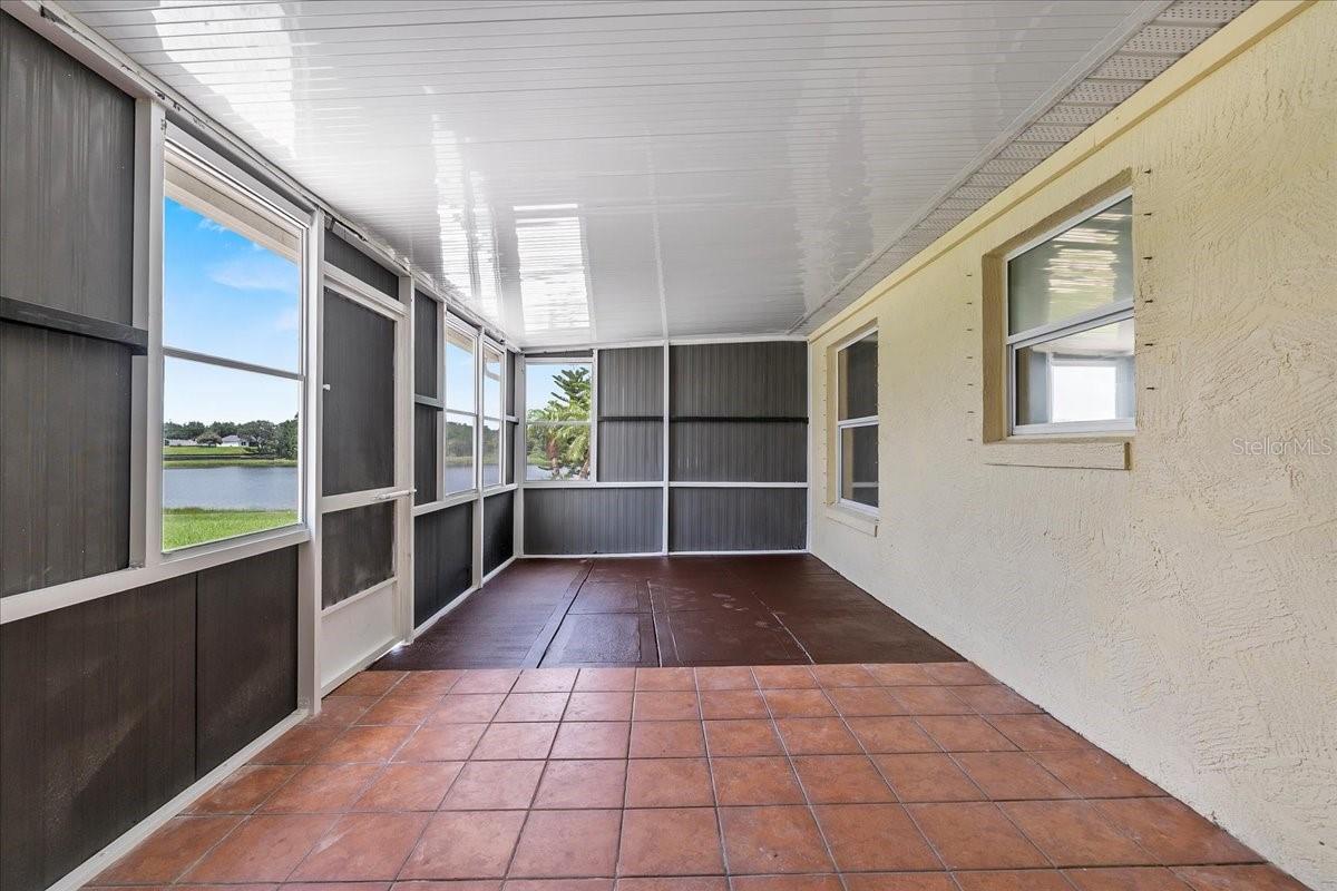 Image 19 of 44 For 452 Lake Suzanne Drive