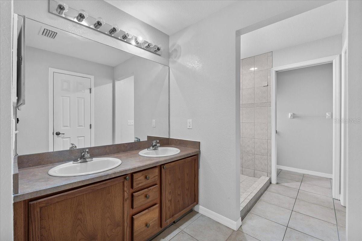 Image 23 of 44 For 452 Lake Suzanne Drive