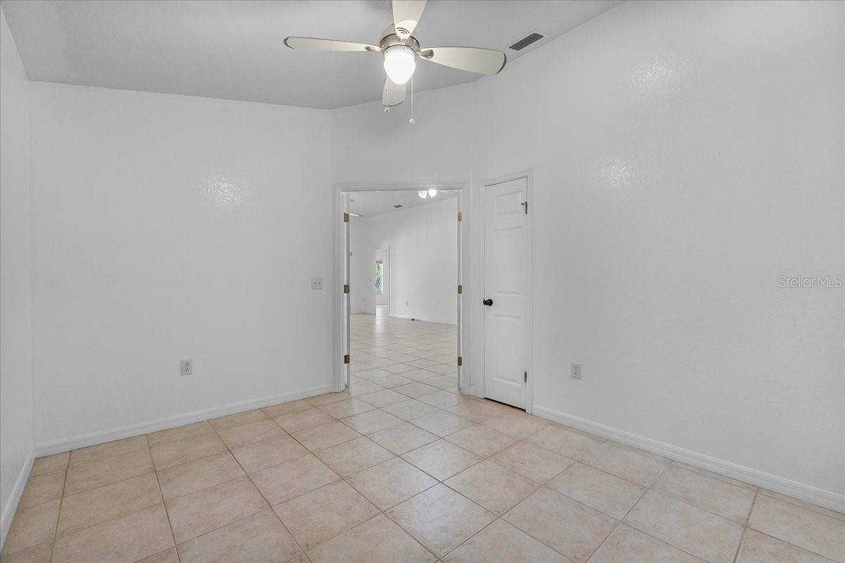Image 31 of 44 For 452 Lake Suzanne Drive
