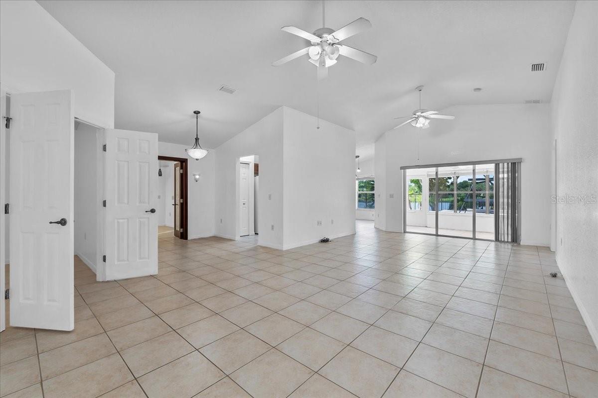 Image 4 of 44 For 452 Lake Suzanne Drive