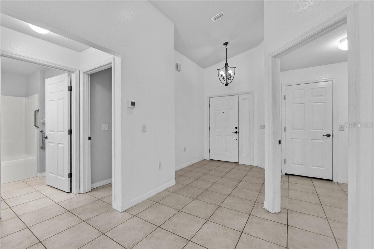 Image 5 of 44 For 452 Lake Suzanne Drive