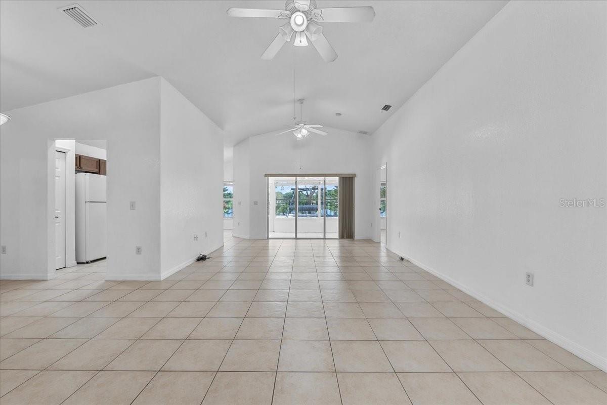 Image 6 of 44 For 452 Lake Suzanne Drive