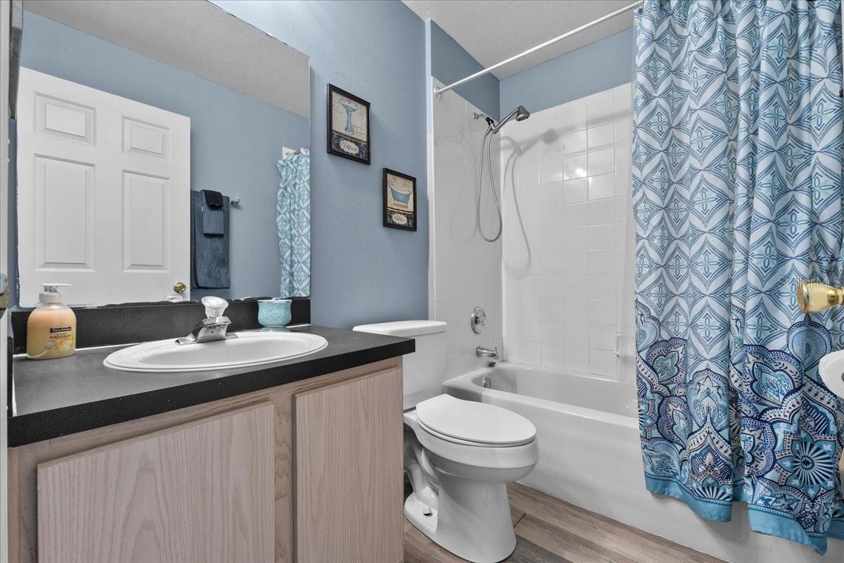 Image 23 of 41 For 419 Wellesly Drive