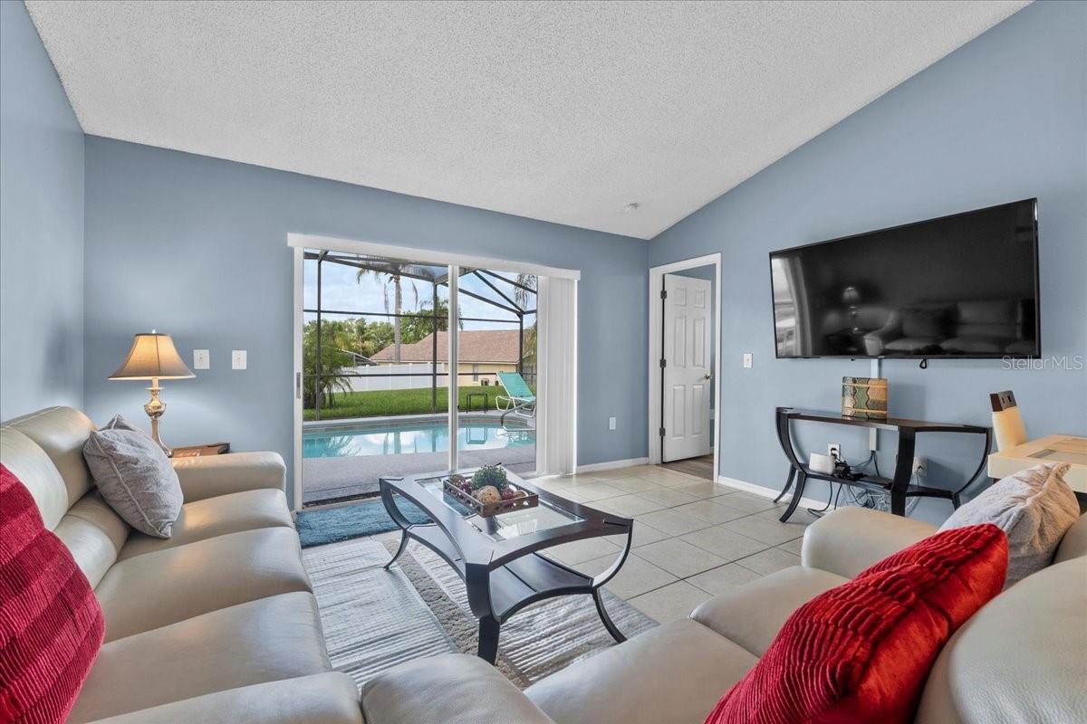 Image 4 of 41 For 419 Wellesly Drive