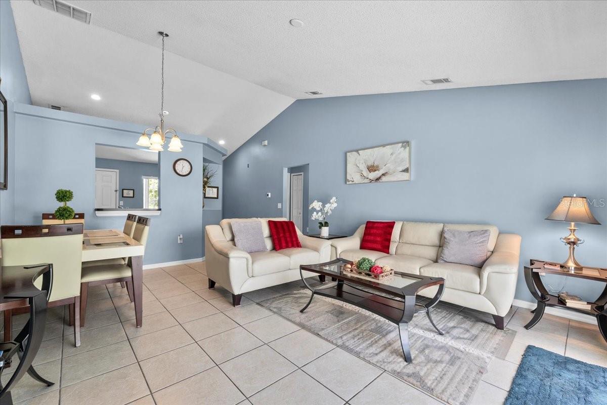 Image 5 of 41 For 419 Wellesly Drive