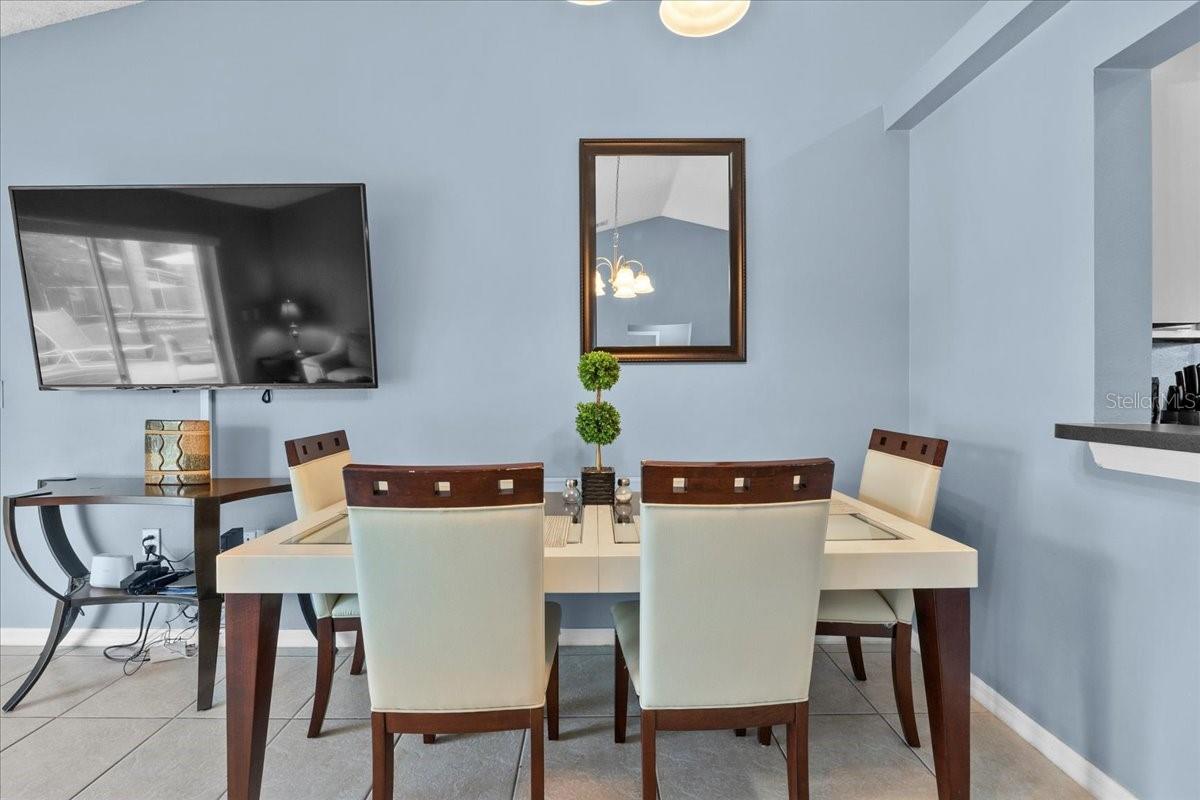 Image 8 of 41 For 419 Wellesly Drive