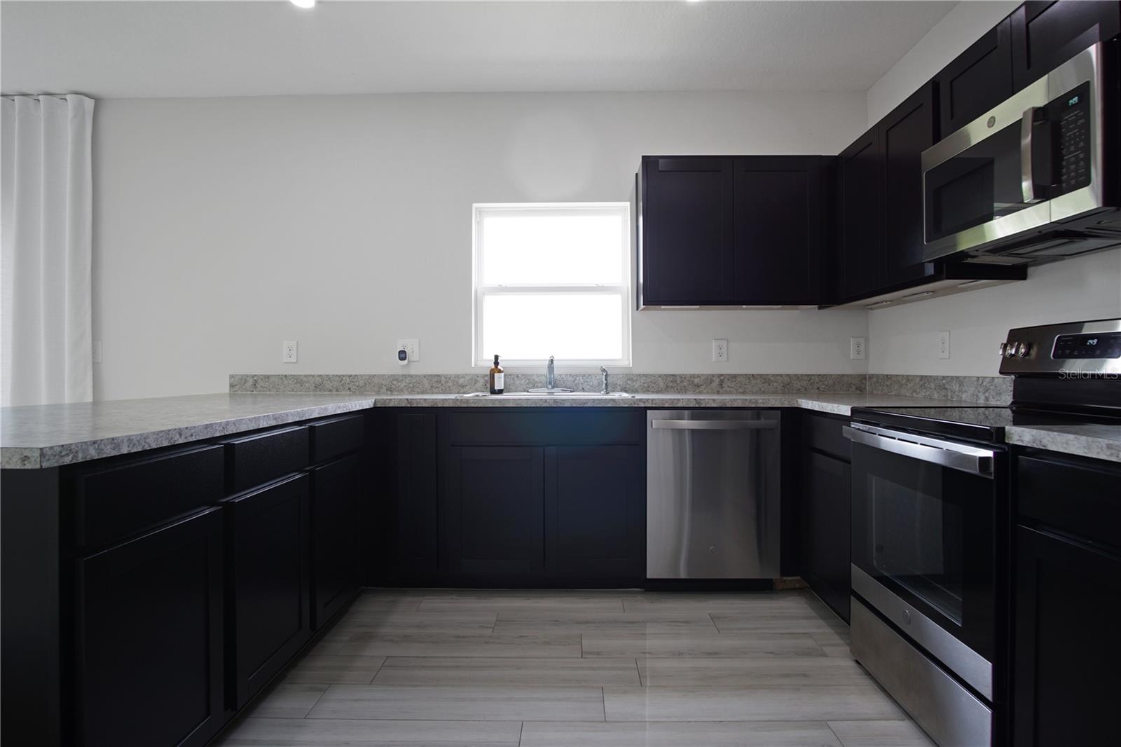 Image 11 of 38 For 137 Piave Street