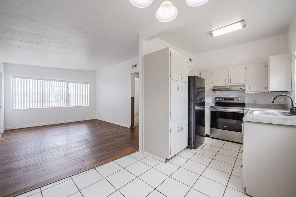 Image 10 of 27 For 455 Manor Drive