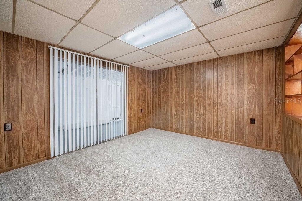 Image 13 of 27 For 455 Manor Drive