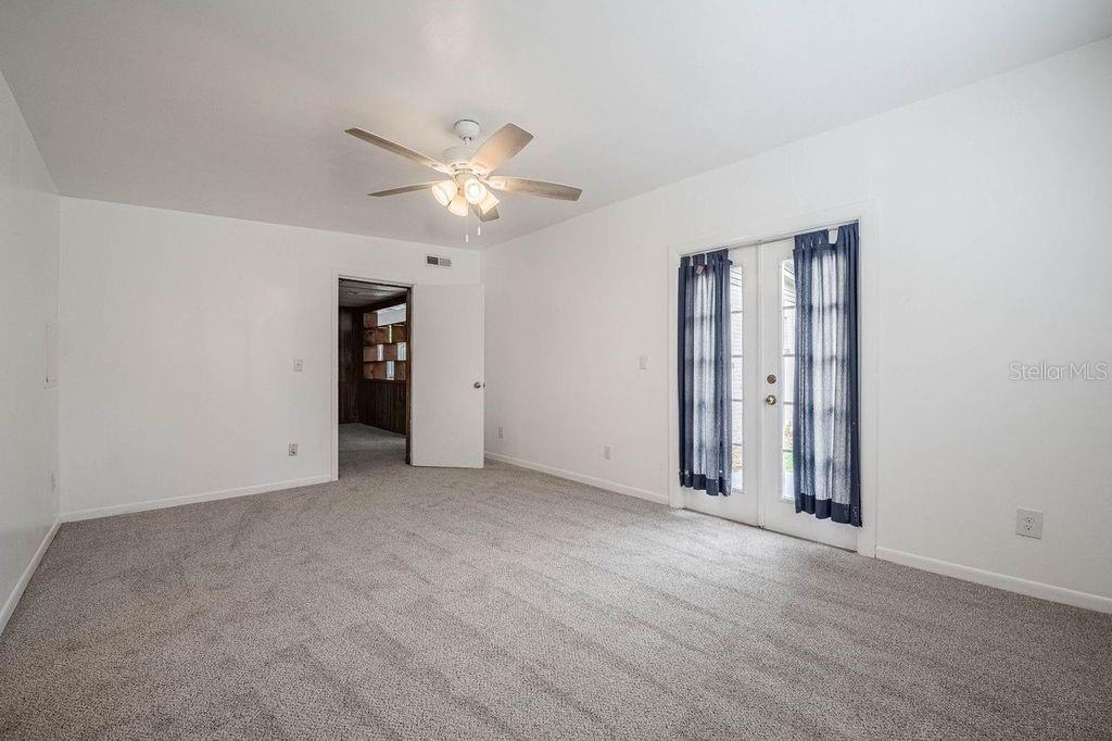 Image 16 of 27 For 455 Manor Drive