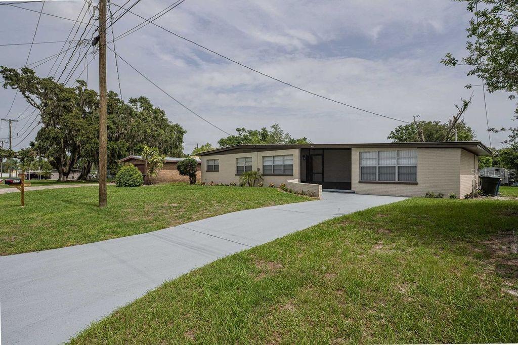Image 3 of 27 For 455 Manor Drive