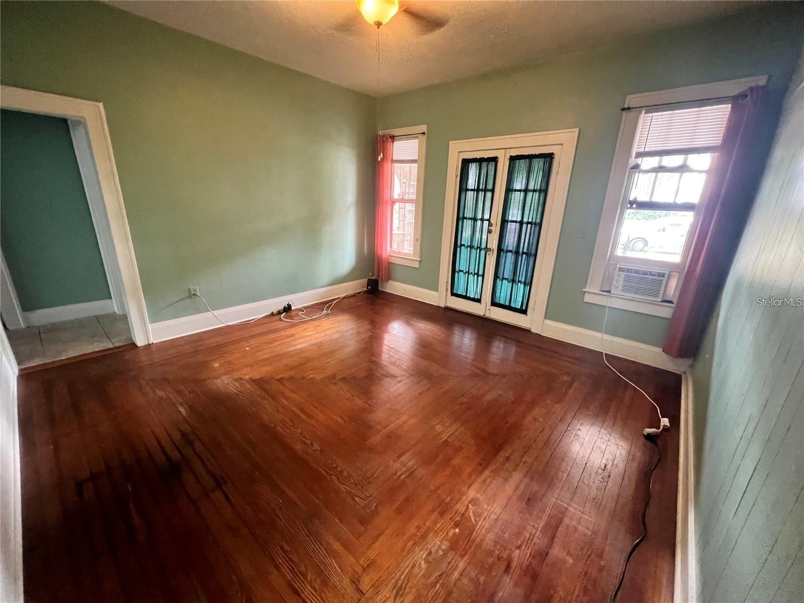 Image 3 of 7 For 761 Avenue D Sw A