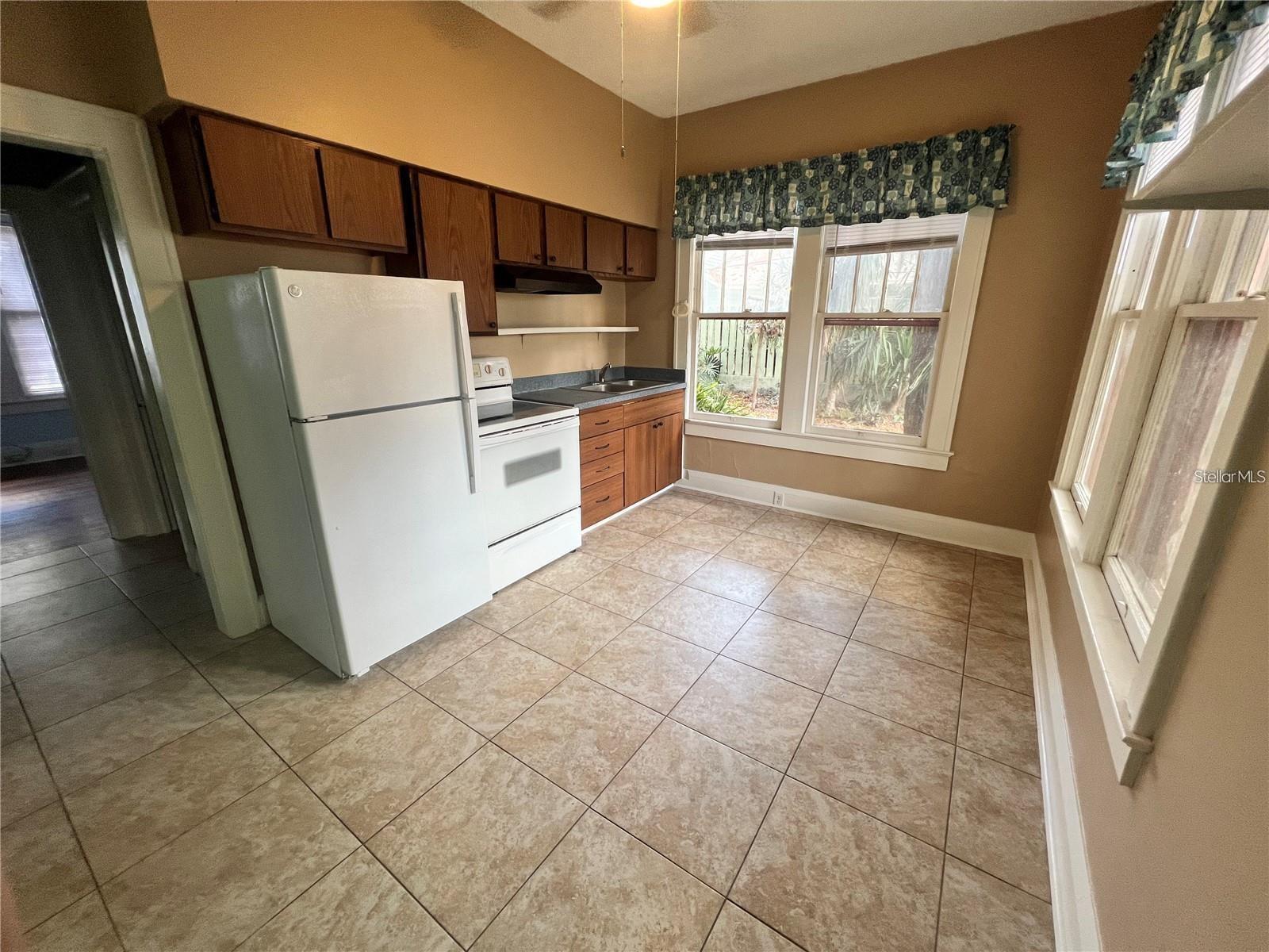 Image 5 of 7 For 761 Avenue D Sw A