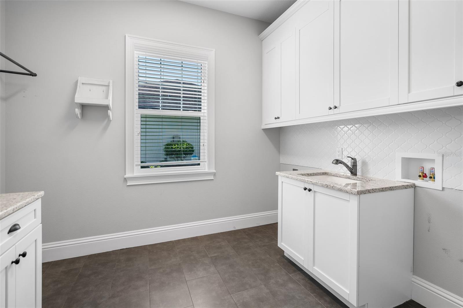 Image 40 of 79 For 1836 Woodpointe Drive