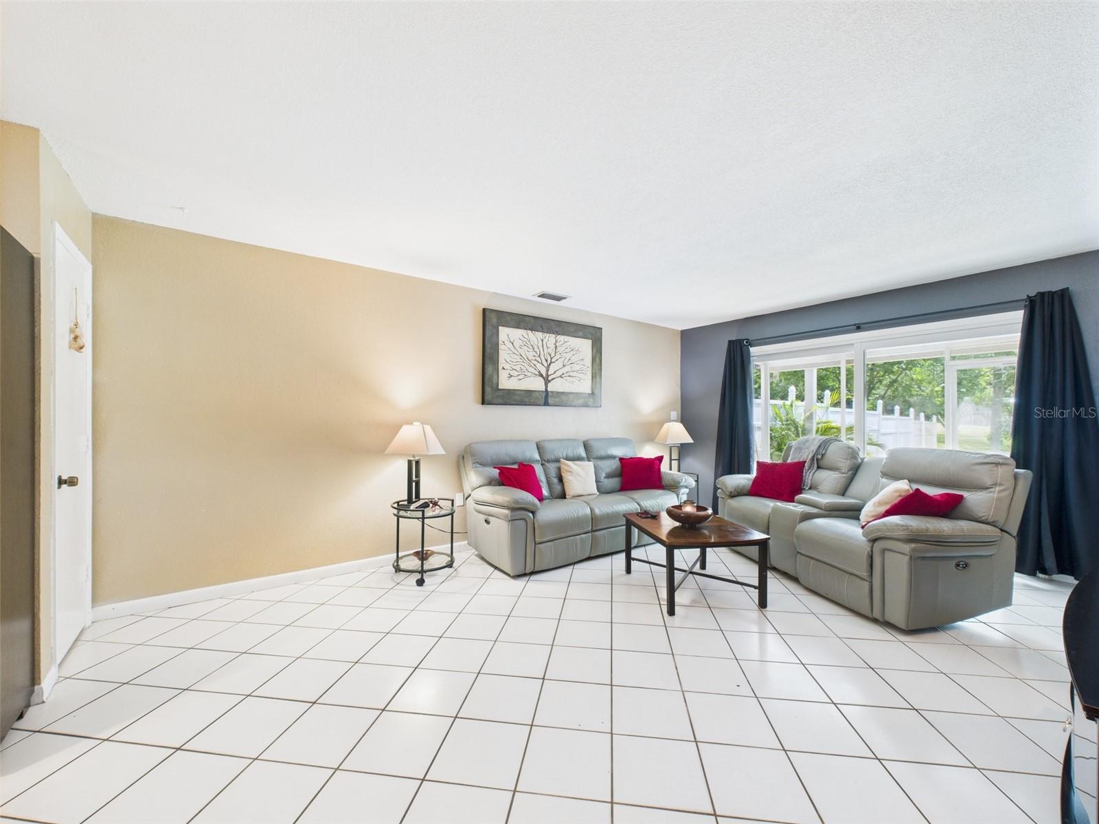 Image 11 of 59 For 1718 Azalea Court B