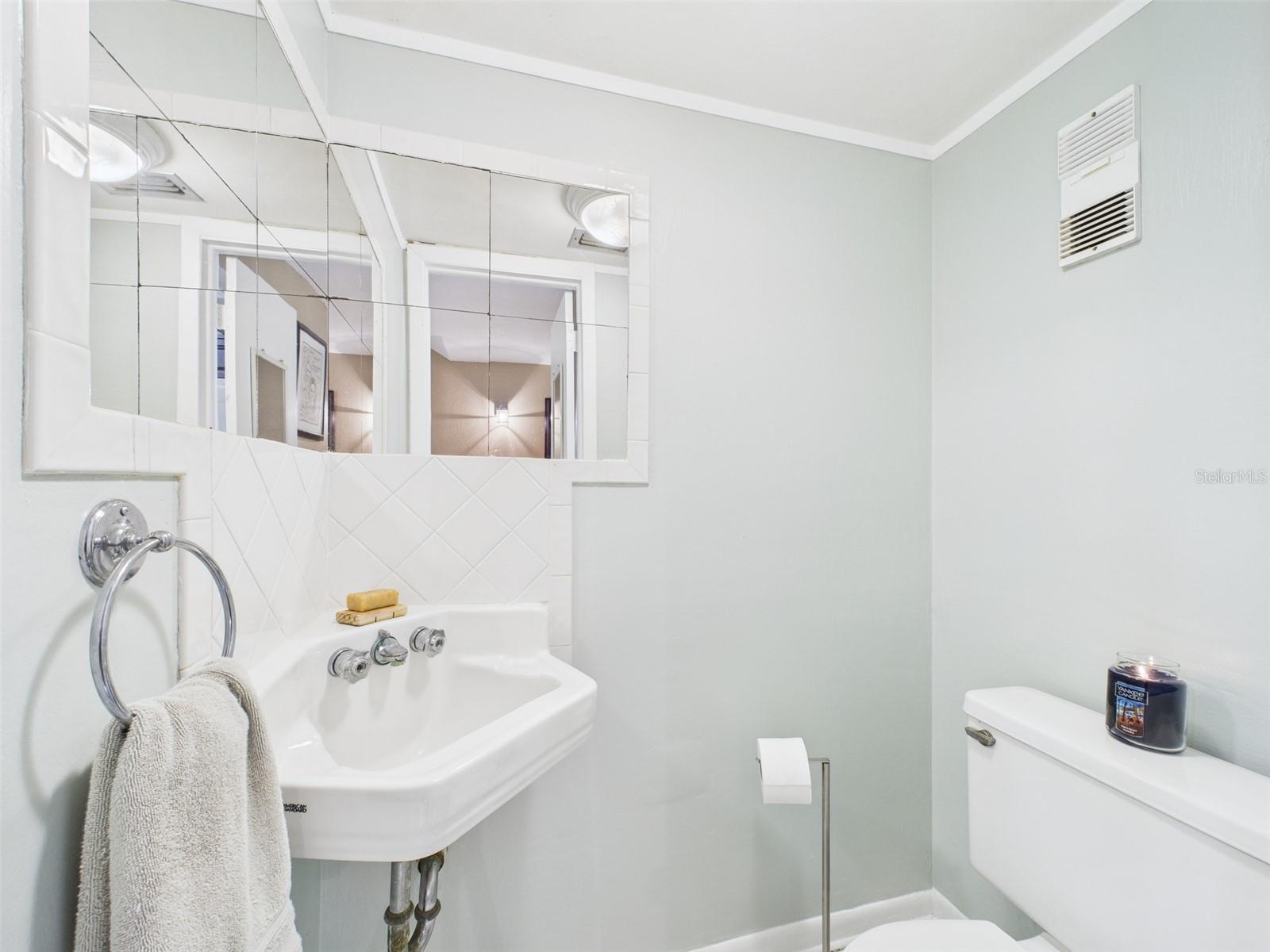 Image 17 of 59 For 1718 Azalea Court B