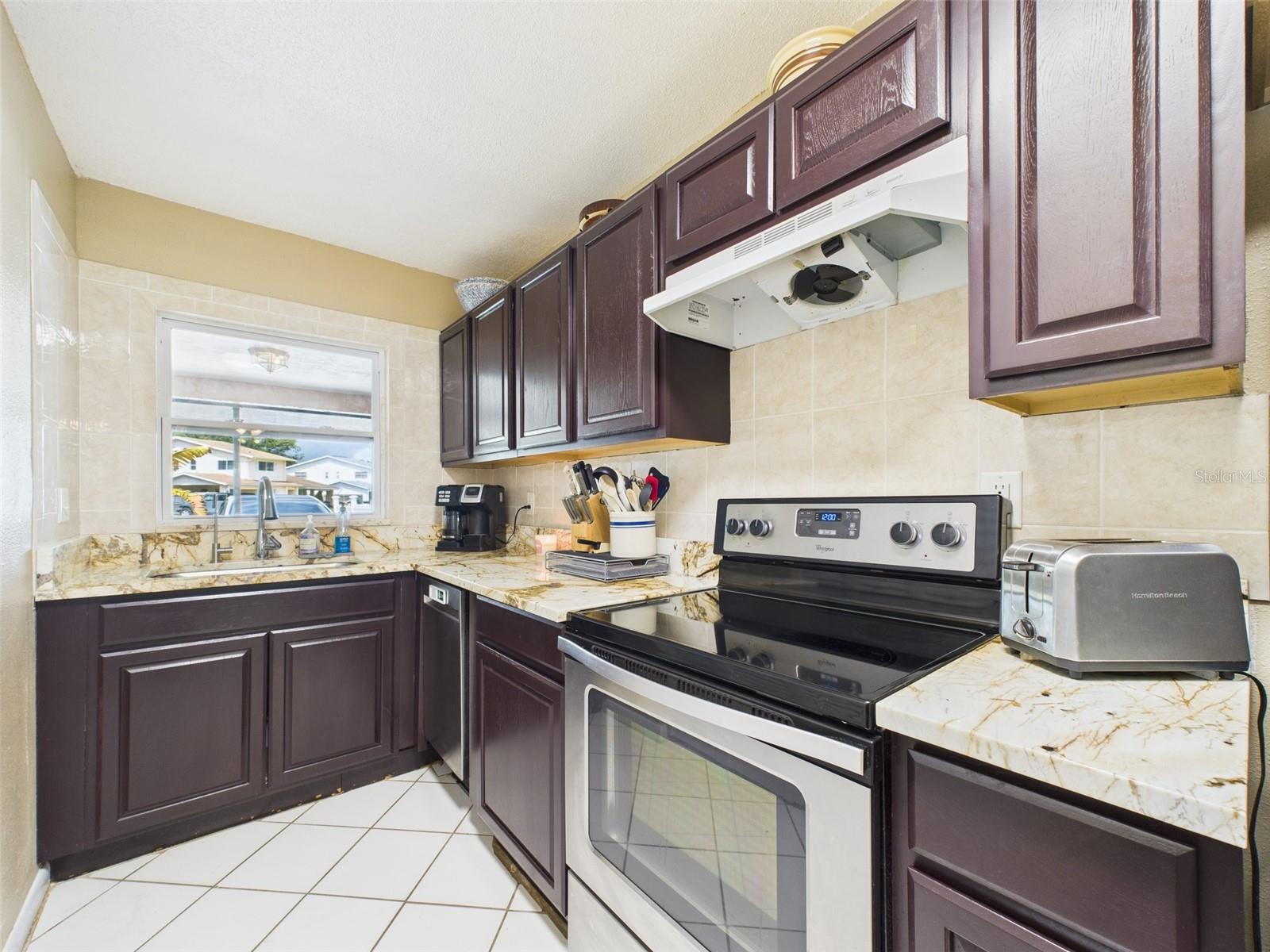Image 4 of 59 For 1718 Azalea Court B