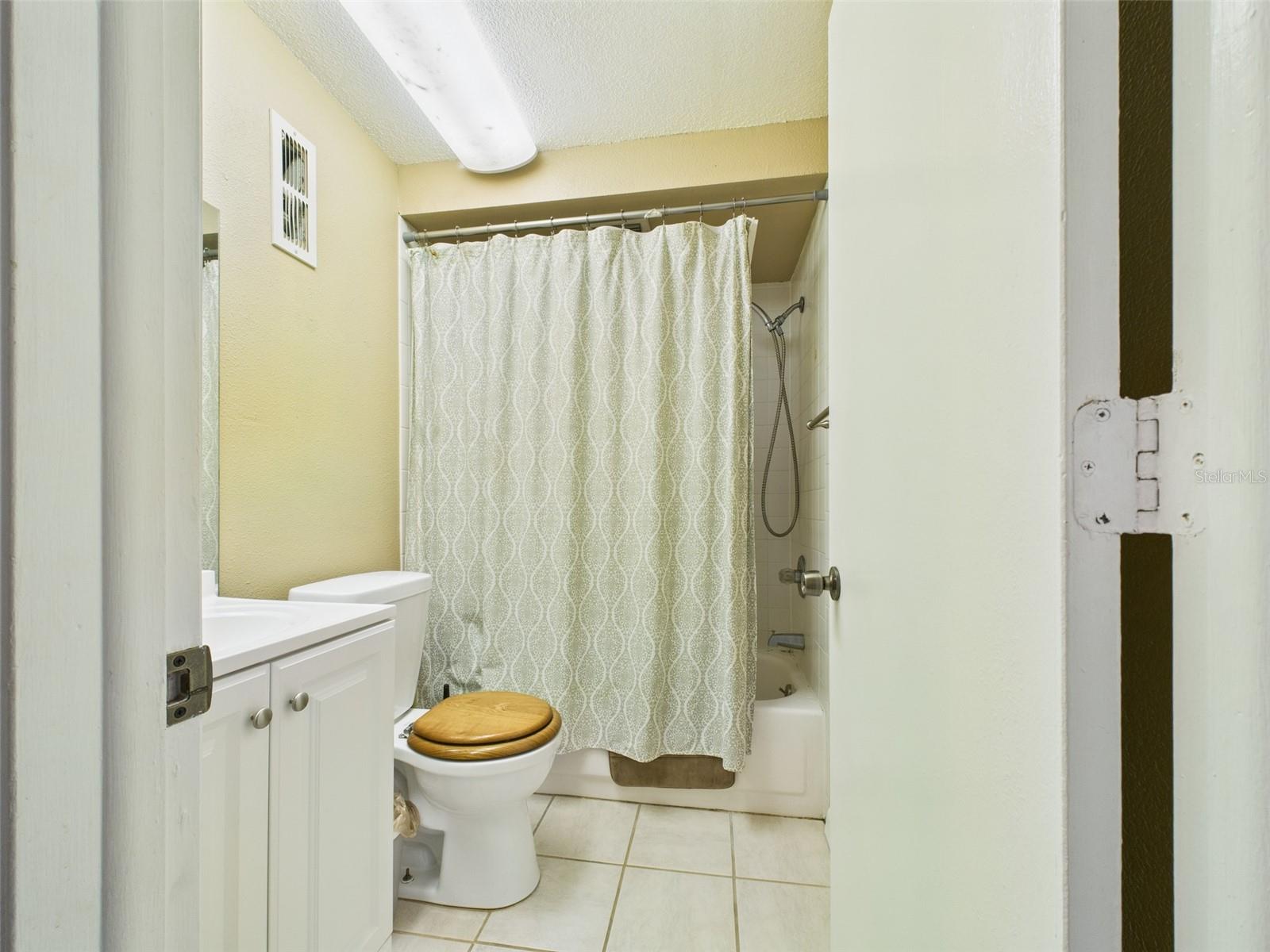 Image 41 of 59 For 1718 Azalea Court B