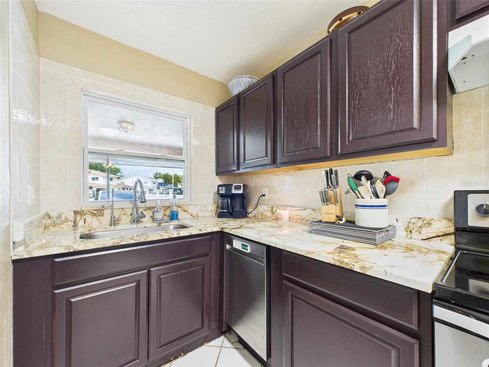 Image 5 of 59 For 1718 Azalea Court B