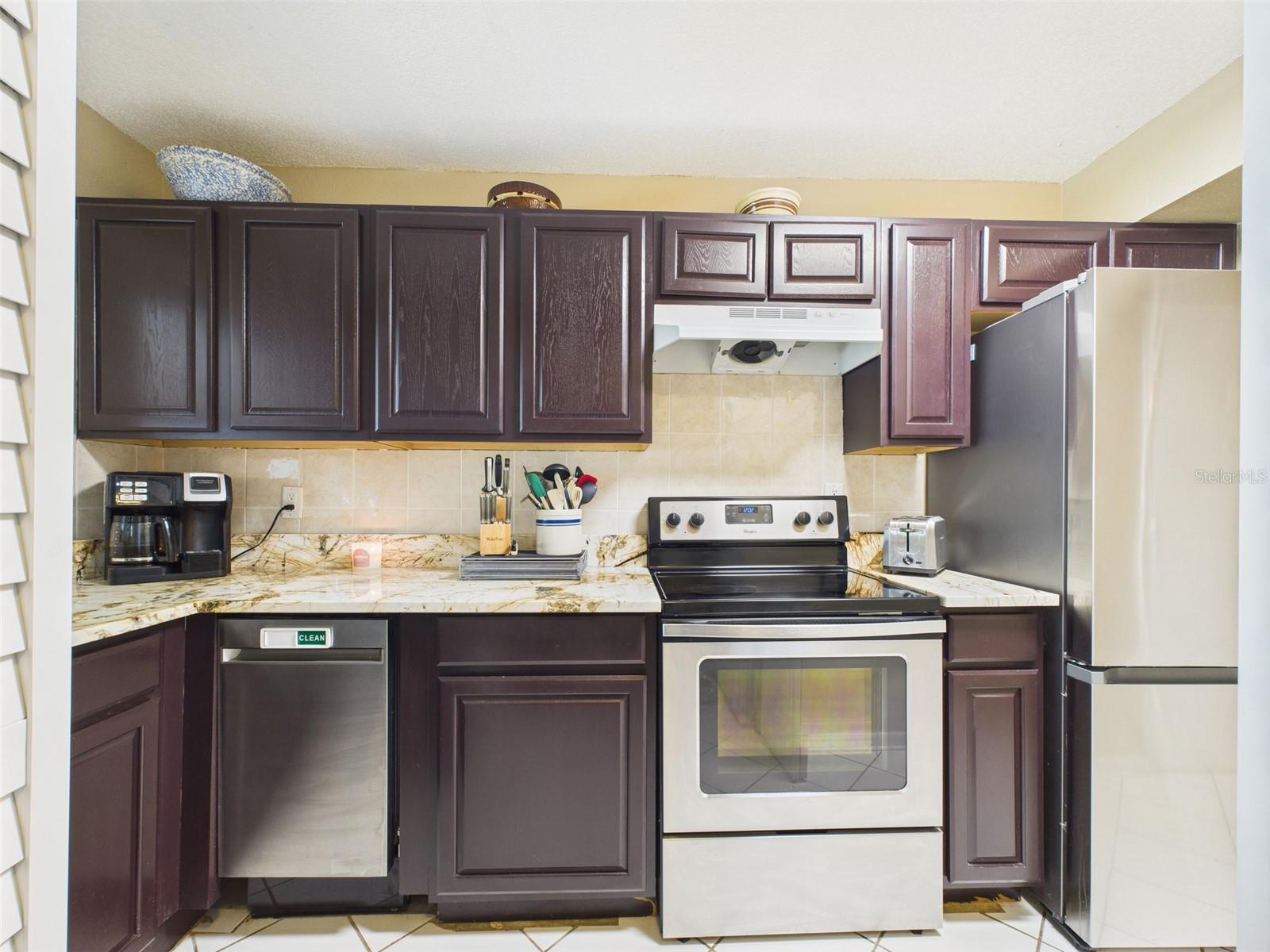 Image 6 of 59 For 1718 Azalea Court B