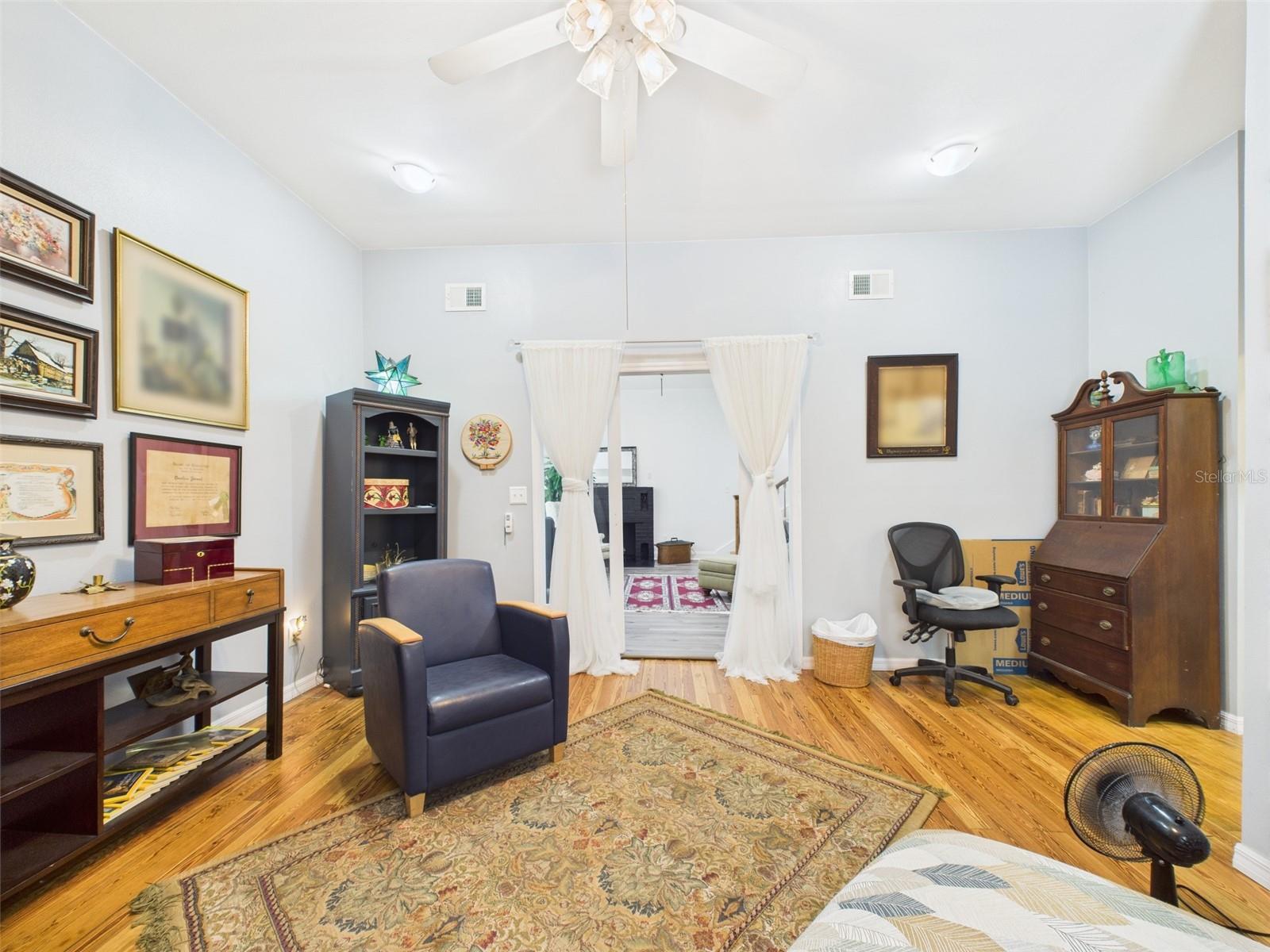 Image 17 of 95 For 2418 1st Street