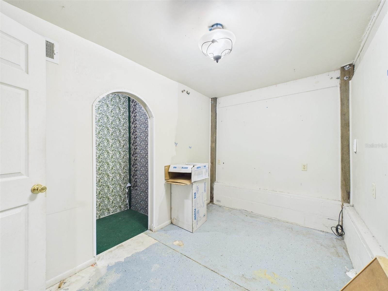 Image 18 of 95 For 2418 1st Street