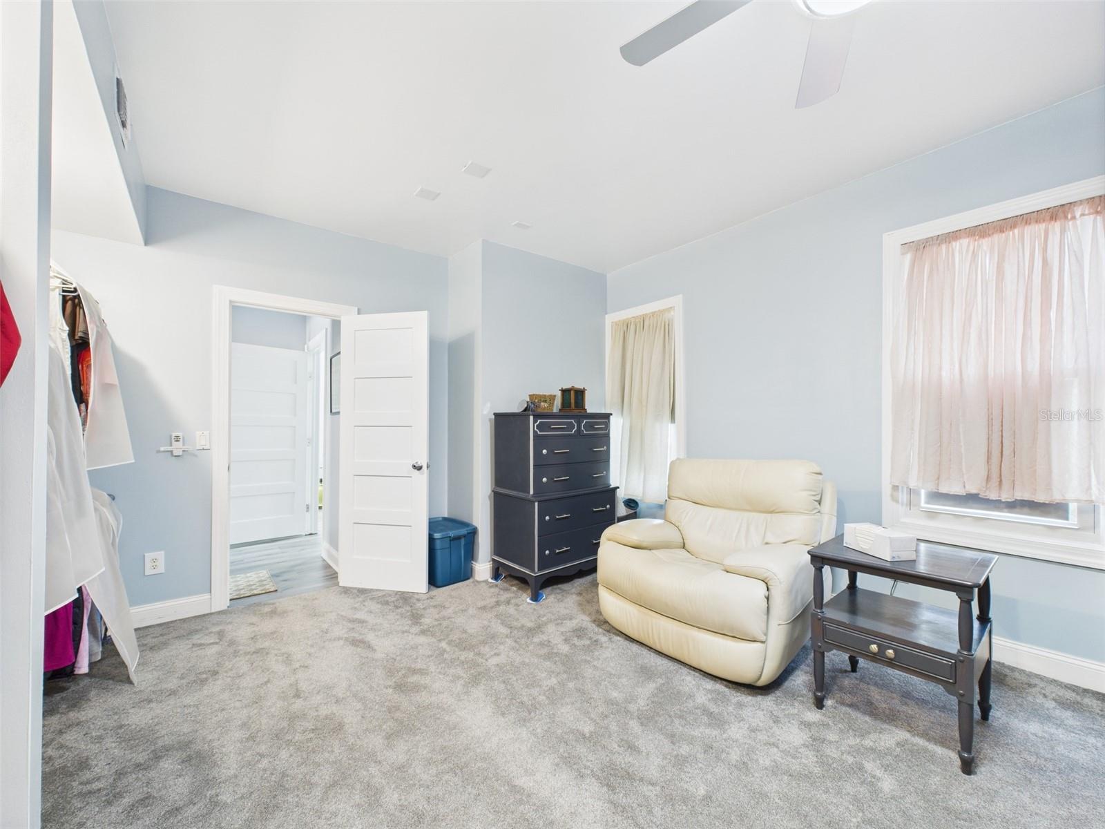 Image 33 of 95 For 2418 1st Street