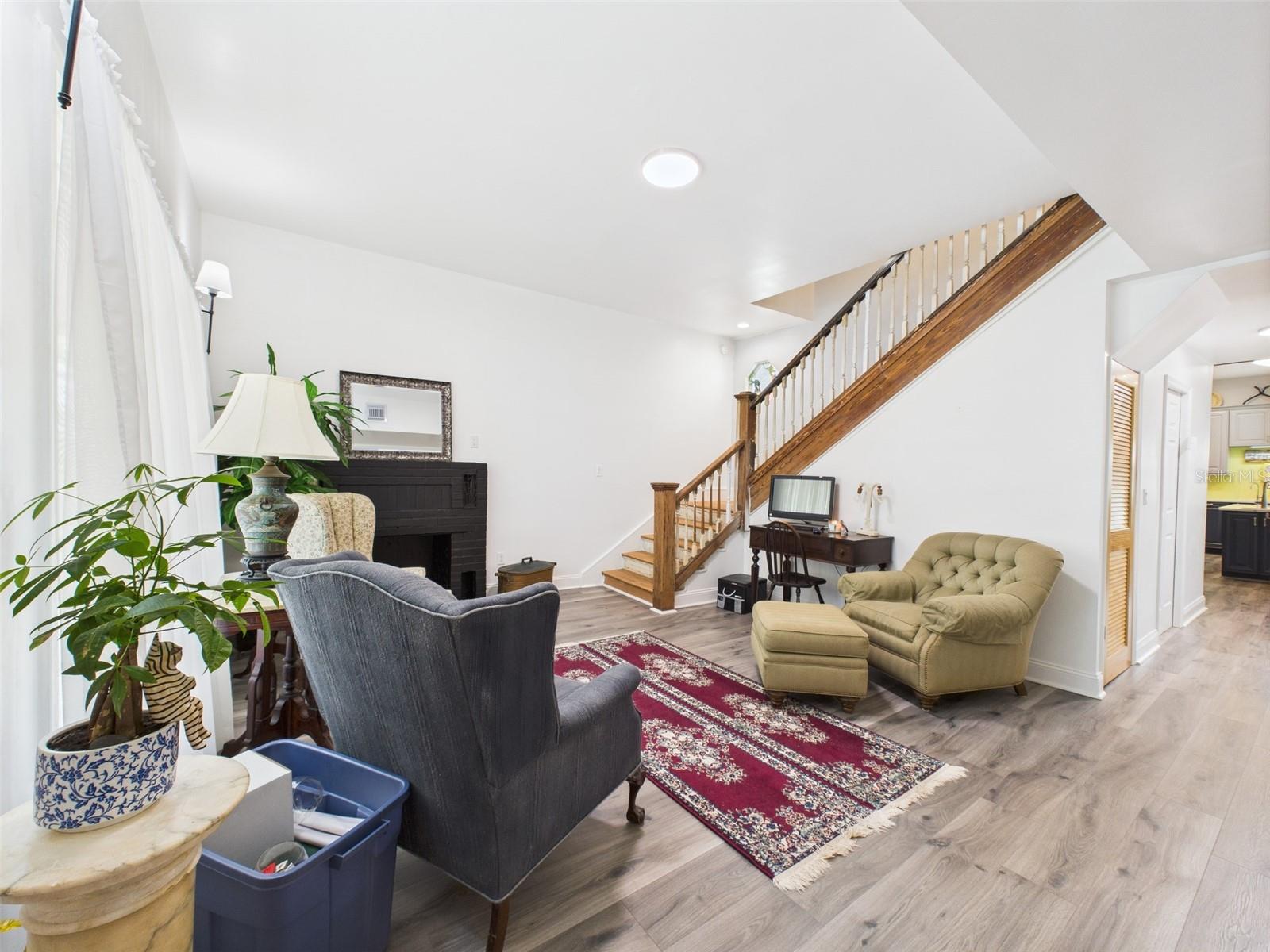 Image 6 of 95 For 2418 1st Street