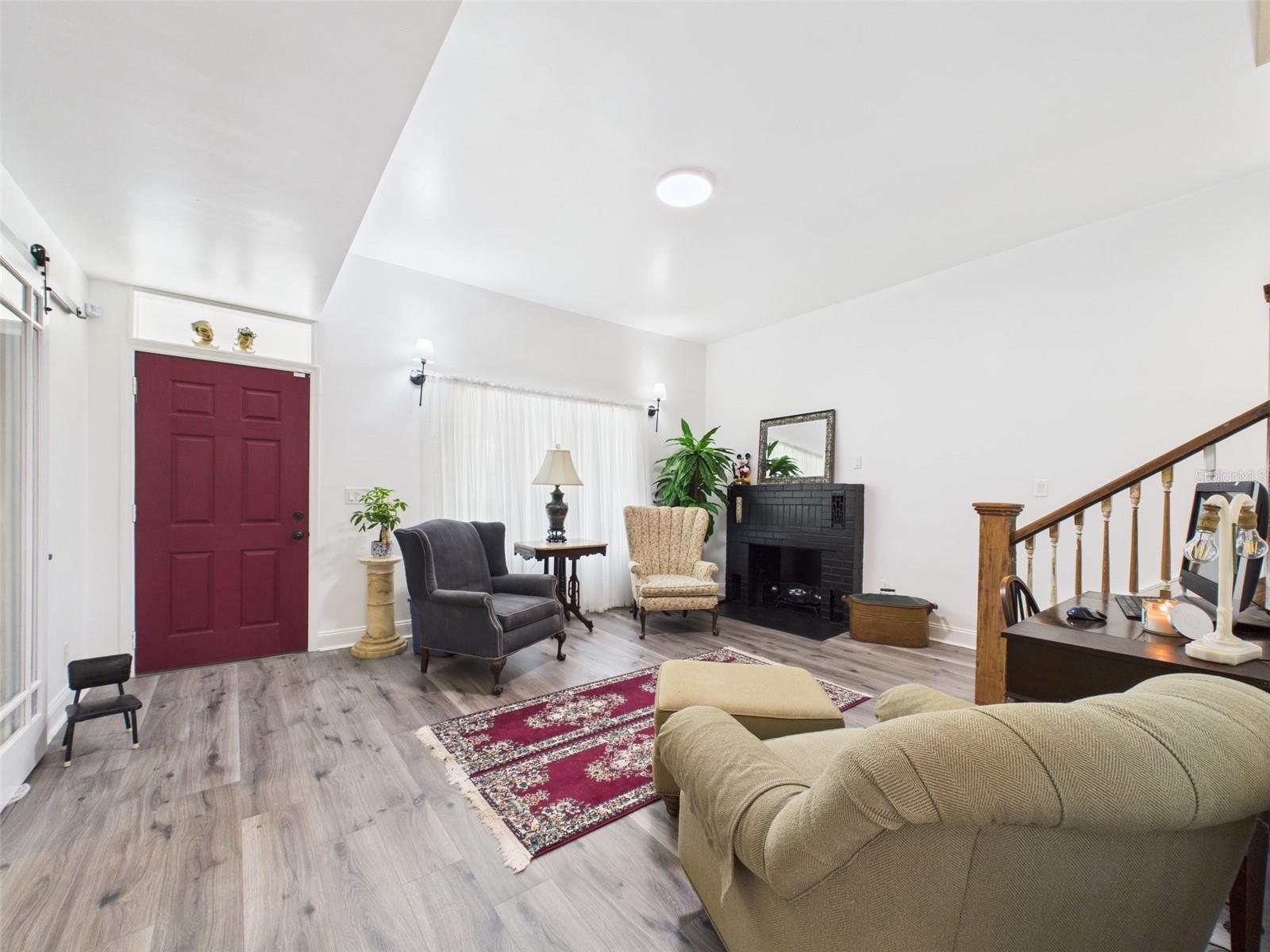 Image 7 of 95 For 2418 1st Street